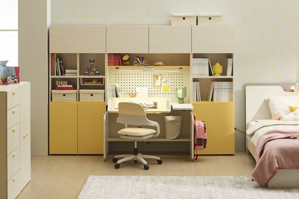 조이S 매직데스크 화이트워시+옐로우 포인트. /사진제공=한샘