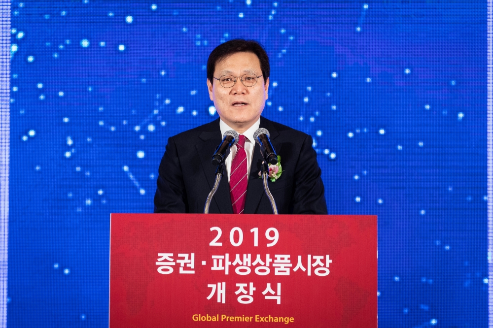 최종구 금융위원장이 2일 여의도 한국거래소에서 열린 2019 증권·파생상품 시장 개장식에 참석해 개장치사를 하고 있다. 사진=금융위원회