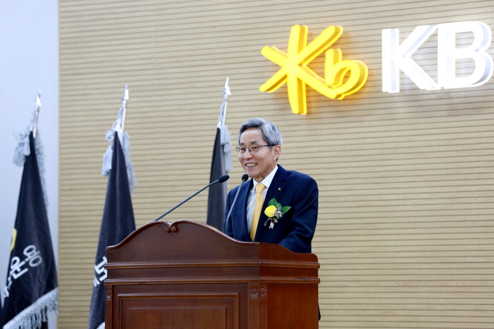 윤종규 KB금융지주 회장이 2일 여의도 본점에서 열린 시무식에서 발언하고 있다. / 사진= KB금융지주