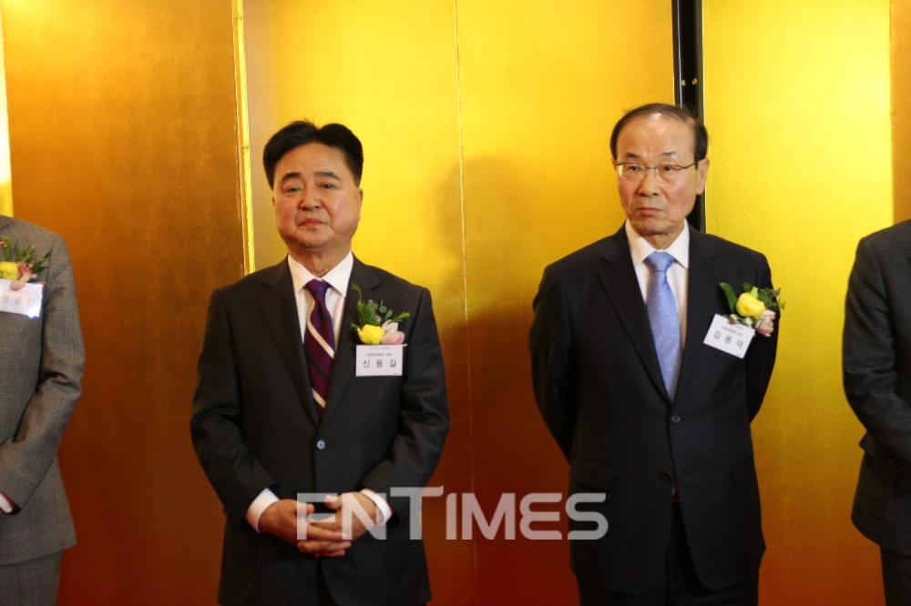 △신용길 생명보험협회장 (좌), 김용덕 손해보험협회장 (우) / 사진=장호성 기자