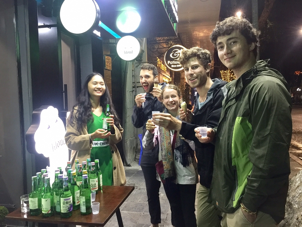 롯데주류, 베트남서 '처음처럼' 플래그십 스토어 운영