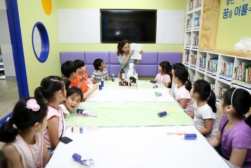 신한희망재단, 공동육아나눔터 2차 사업년도 참가기관 모집 / 사진= 신한금융지주