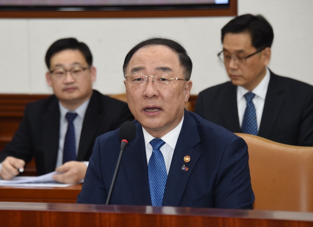 홍남기 부총리 겸 기획재정부 장관이 2월 20일 광화문 정부서울청사에서 열린 '제2차 혁신성장전략회의 몇 제7차 경제관계장관회의'를 주재, 모두발언을 하고 있다. / 사진= 기획재정부