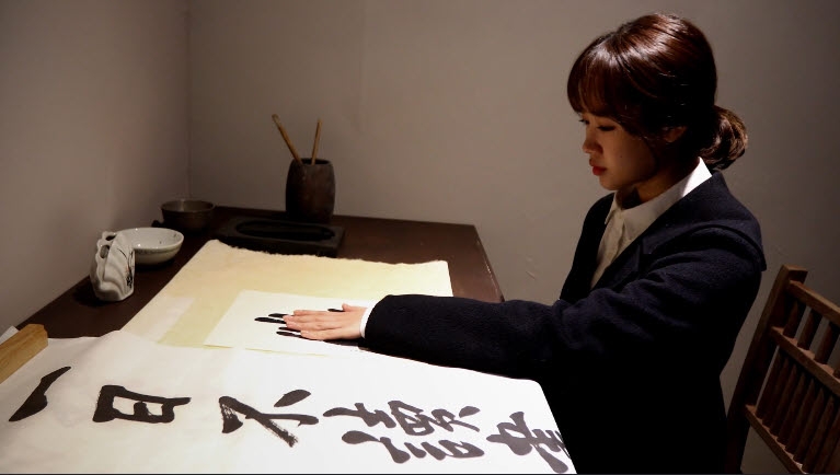 가수 최유정씨가 참여한 '우리가 기억해야 할 그날의 이야기' '안중근 의사'편 기념영상 중 한 장면. / 사진= KB국민은행