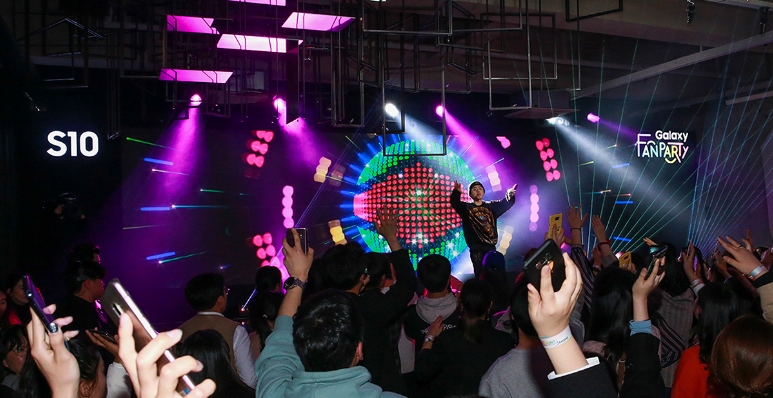 △갤럭시 팬 파티 광주에서 지코가 공연하는 모습/사진=삼성전자