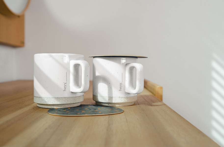 △호텔 헤이, 서귀포 객실 속 머그잔의 모습/사진=오승혁 기자(헤이 홈페이지 자료 편집)