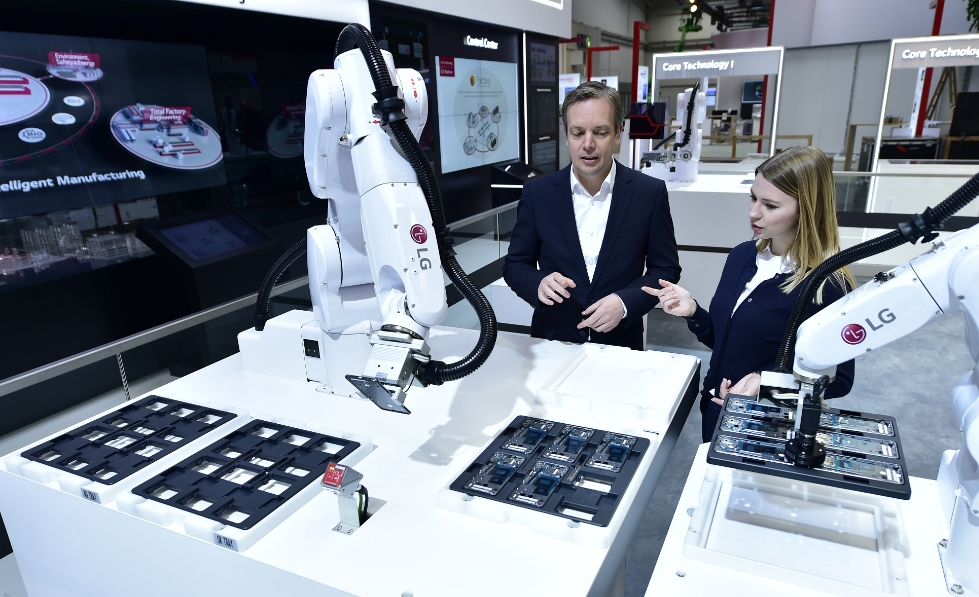 △LG전자의 모바일 매니퓰레이터의 모습/사진=LG전자