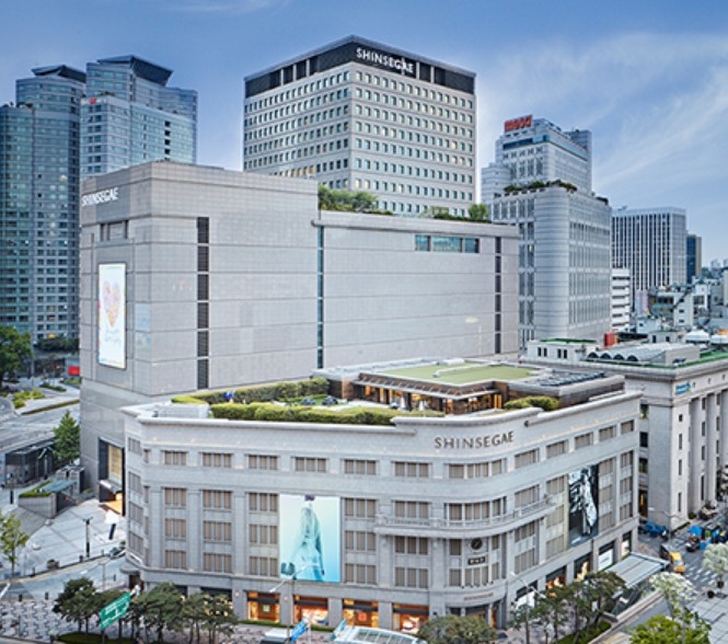 △신세계 본점 모습/사진=오승혁 기자(신세계 홈페이지 자료 편집)