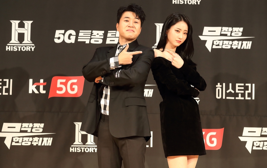 △무작정 현장취재 제작발표회에 참석한 주역 방송인 김종민과 경리의 모습/사진=KT