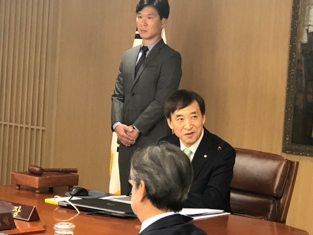 ▲이주열 한국은행 총재가 18일 오전 서울 중구 한은 본부에서 열린 금융통화위원회에서 미소짓고 있다./사진=한아란 기자