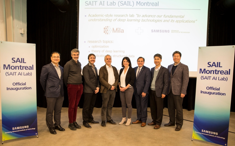 △(왼쪽부터) 최영상 상무(삼성전자), 요슈아 벤지오 교수 (캐나다 몬트리올대),사이먼 라코스테 줄리앙 Lab장, 마이클 조단 교수 (미국 버클리대), 발레리 피사노 (Mila CEO) 기 브헤통 (몬트리올대 학장) 심은수 전무(삼성전자), 한재준 마스터(삼성전자)가 기념 사진을 찍고 있다/사진=삼성전자