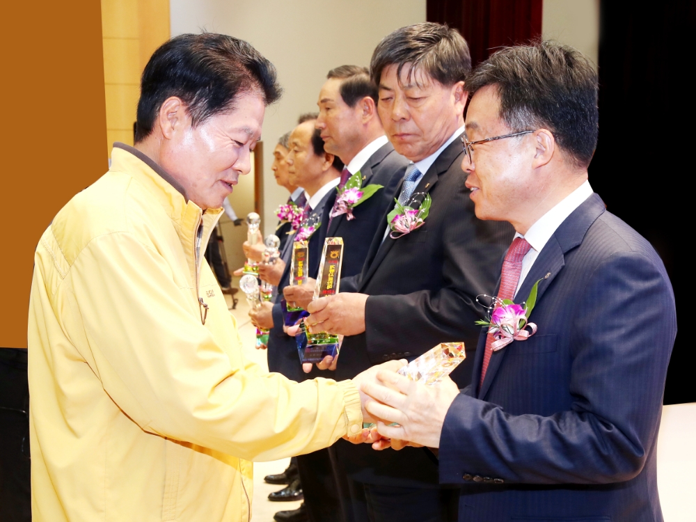 경기농협, 계통사료 50만톤 판매달성탑 수상