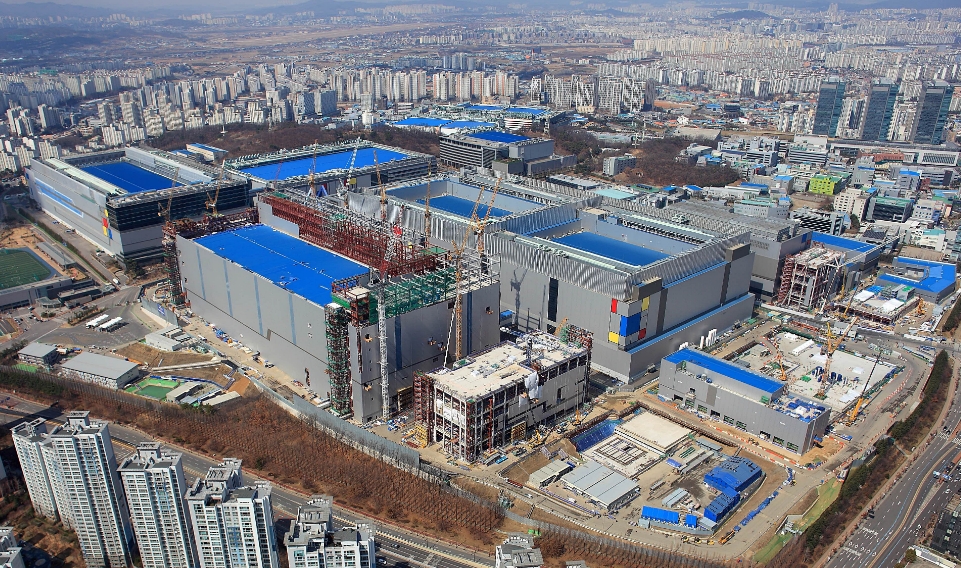 △삼성전자 화성 캠퍼스 EUV 생산 라인 전경/사진=삼성전자