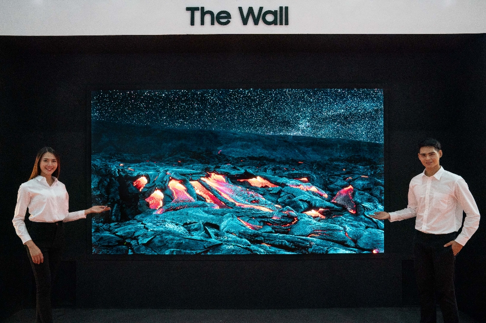 ●삼성전자 모델이 더 월 상품을 홍보하고 있다/사진=삼성전자