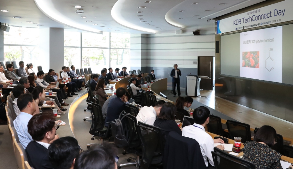 산업은행은 28일 본점 1층 IR센터에서 의료기술사업화 지원 'KDB 테크커넥트데이'를 개최했다. 사진은 가톨릭관동대학교 국제성모병원 핵의학 과장 이종두 교수. / 사진= 산업은행
