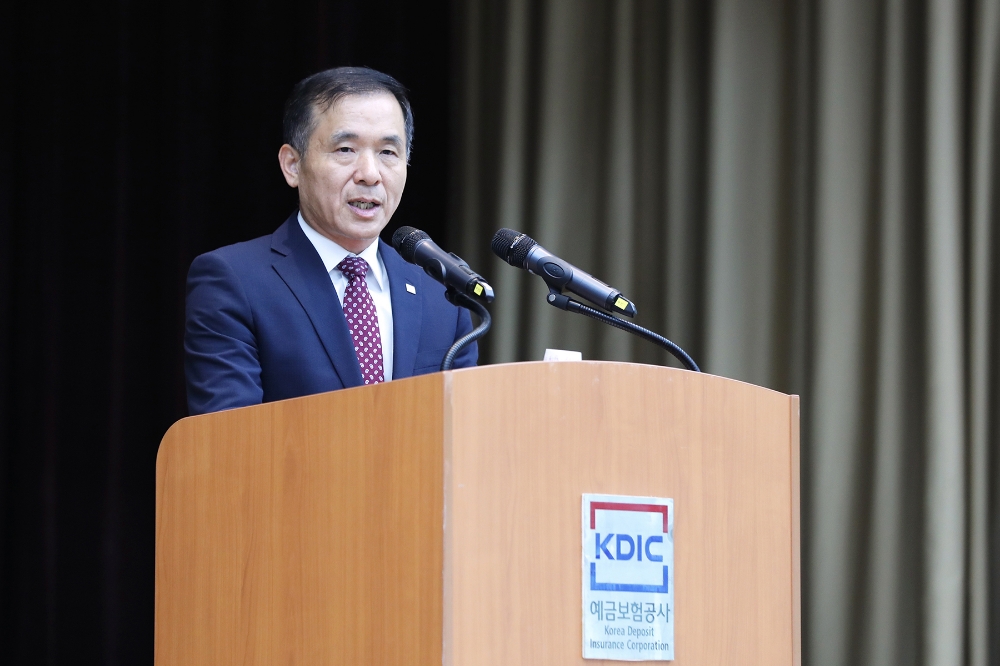 예금보험공사 위성백 사장이 3일 서울 중구 청계천로 사옥에서 개최된 창립 23주년 기념식에서 기념사를 하고 있다./사진=예금보험공사