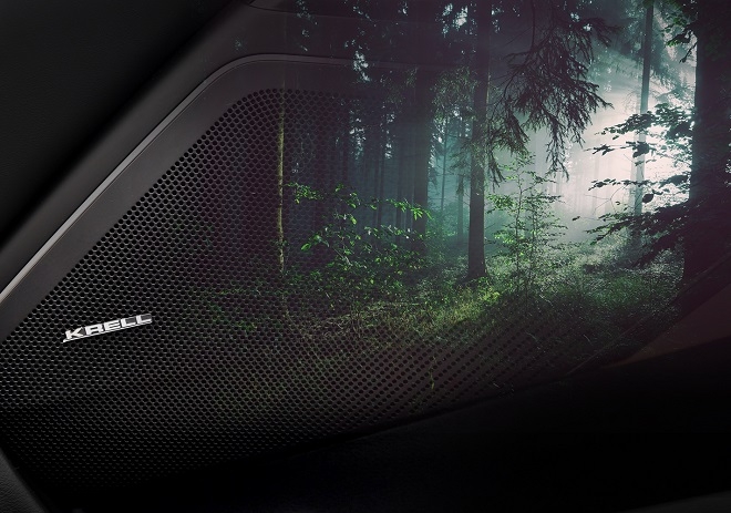 ‘생기 넘치는 숲’ 테마를 선택하면 K7 PREMIER에 장착된 KRELL 스피커를 통해 숲의 환경이 소리로써 전달된다. (사진=기아차)