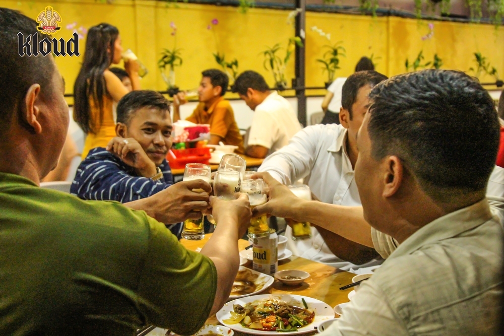 롯데주류, 캄보디아에 '클라우드' 플래그십 스토어 오픈