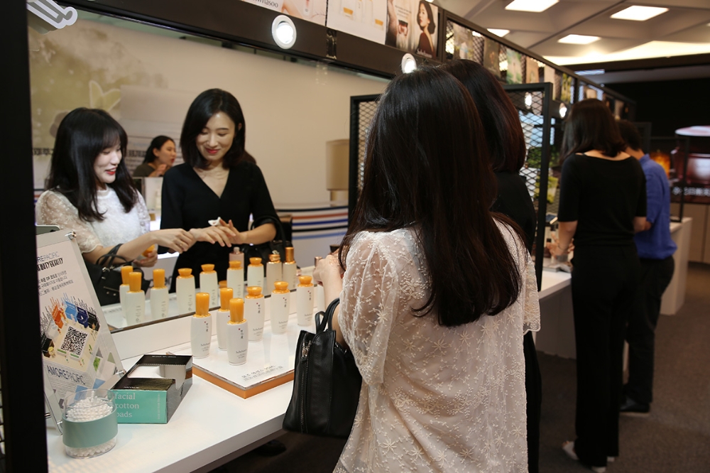 롯데면세점, 업계 최초 아모레퍼시픽과 VIP 초청행사 진행