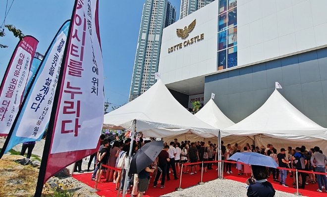 '이천 롯데캐슬 페라즈 스카이' 견본주택에 주말 3일간 2만여명이 다녀갔다. 사진=롯데건설.