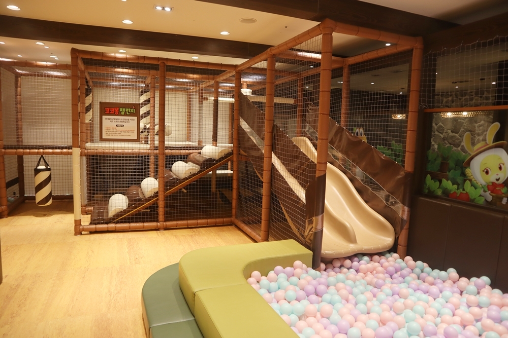 자연별곡 일산점의 키즈 놀이터 '코코몽 놀이방'. /사진제공=이랜드