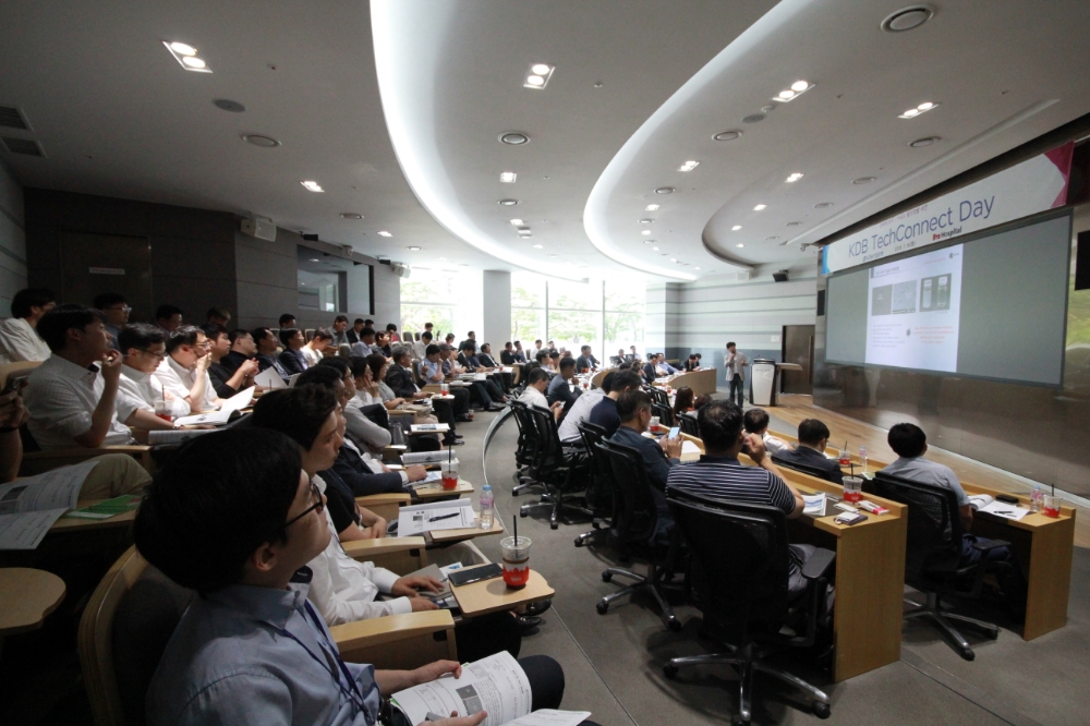 산업은행은 16일 여의도 본점 1층 IR센터에서 중견기업과 벤처기업을 대상으로 'KDB TechConnect Day'를 개최했다. / 사진= 산업은행
