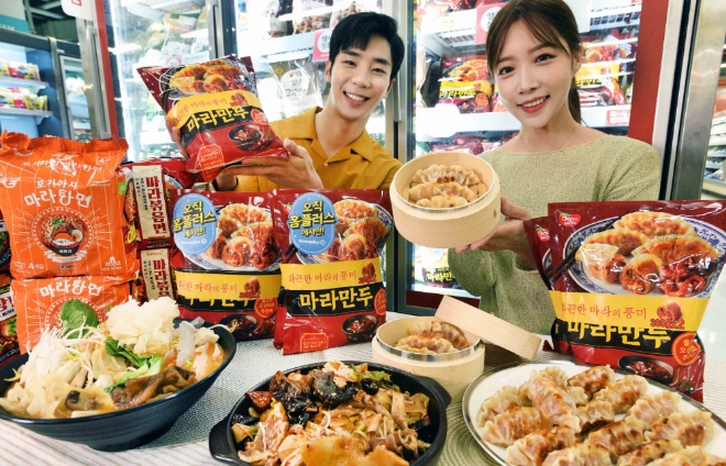 홈플러스는 냉동만두에 마라소스를 접목시킨 ‘동원 마라만두’를 단독으로 출시했다. /사진=홈플러스.