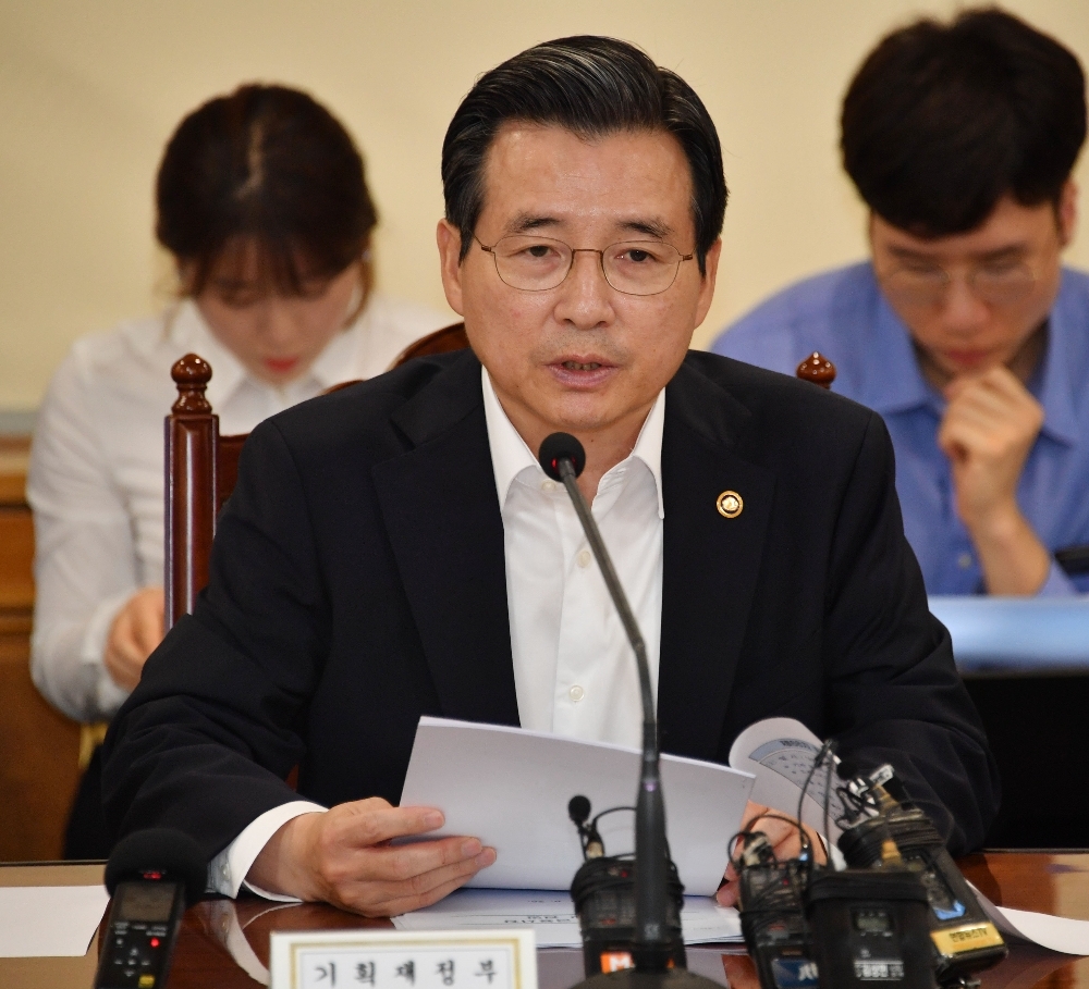 김용범 기획재정부 1차관이 지난 8월 서울 중구 은행회관에서 열린 '확대 거시경제금융회의'에서 모두발언을 하고 있다./사진=기획재정부(2019.08.26)