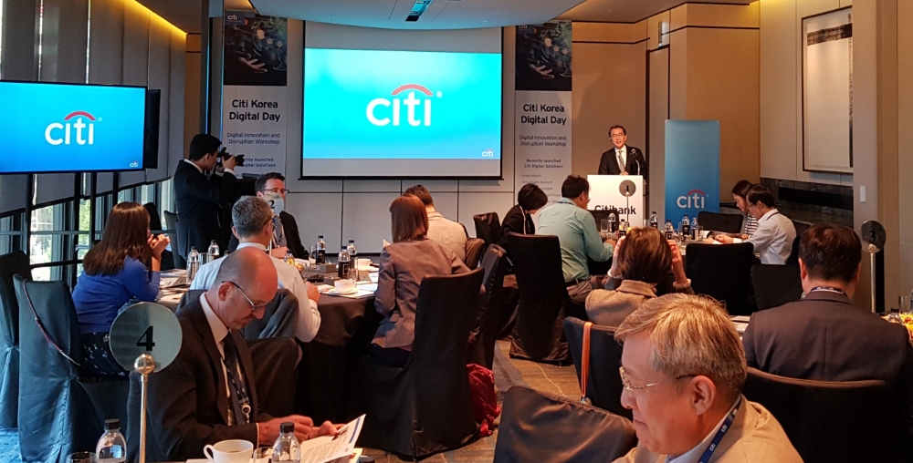 지난 8일 오후 종로구 새문안로 소재 포시즌스 호텔에서 기업 고객의 최고재무관리자(CFO), 재무 및 자금 부서 임원 및 책임자가 참석한 가운데 개최된 ‘한국씨티 디지털 데이 세미나(Citi Korea Digital Day)’에서 박진회 한국씨티은행장이 인사말을 하고 있다./사진=한국씨티은행
