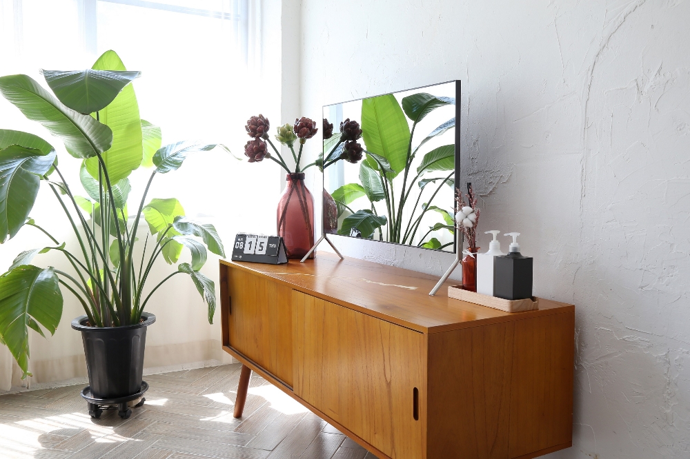 한샘-신세계아이앤씨, 첫 협업 IoT 제품 '미러TV' 출시