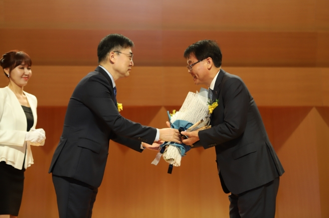 KT&G는 한국기업지배구조원(KCGS)이 주최하는 ‘2019년 KCGS 우수기업’ 평가에서 지배구조 부문 최고 기업으로 선정됐다. /사진=KT&G.