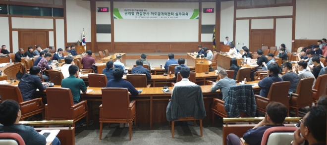LH는 전국 308개 LH 건설현장에서 근무하는 650여명의 공사 관계자를 대상으로 '건설현장 내 공정한 하도급 거래 확산을 위한 실무교육'을 실시했다. /사진=LH.