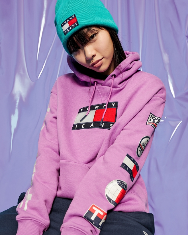 한섬은 미국 캐주얼 브랜드 타미힐피거의 청바지 라인 ‘타미진스(Tommy Jeans)’가 겨울 시즌을 맞아 ‘스포츠 테크 데님(Sport Tech Denim)’ 캡슐 컬렉션 총 15개 모델을 출시했다. /사진=현대백화점그룹.