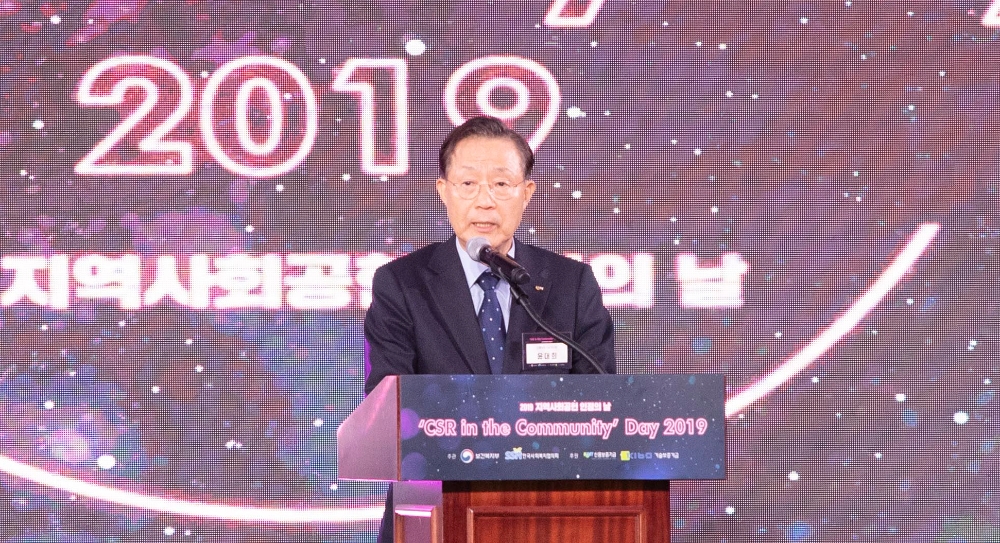 윤대희 신용보증기금 이사장이 3일 서울가든호텔에서 열린 ‘2019 지역사회공헌 인정의 날’ 행사에 참석해 축사를 하고 있다./사진=신용보증기금