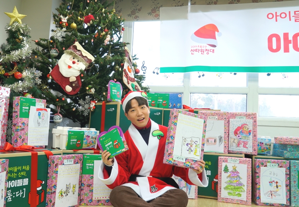 △일일 산타로 변신한 크리에이터 도티의 모습/사진=샌드박스