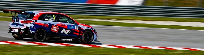 i30 N TCR이 말레이시아 세팡 인터네셔널 서킷을 달리고 있다. (사진=현대차)