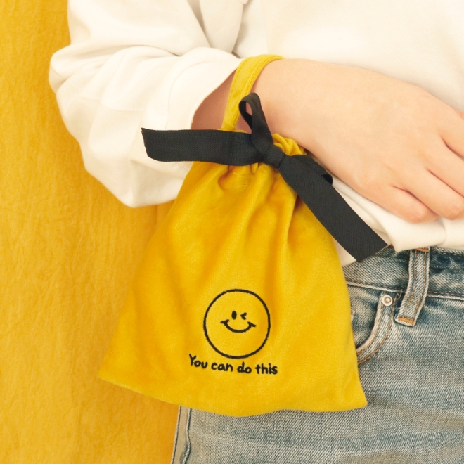 다이소는 웃는 일이 가득한 2020년을 맞이하자는 의미를 담은 ‘스마일 굿즈’를 선보인다. /사진=아성다이소.