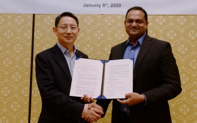 이상용 LG전자 A&B센터장 전무(왼쪽)과 산제이 라비(Sanjay Ravi) MS 자동차사업부문장. (사진=LG전자)