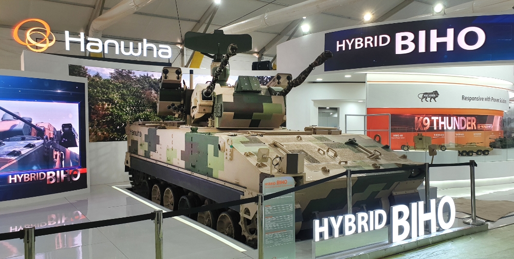 한화 방산계열사가 인도 국제 방산전시회에서 선보이는 비호복합의 실물 전시 모습/사진=한화