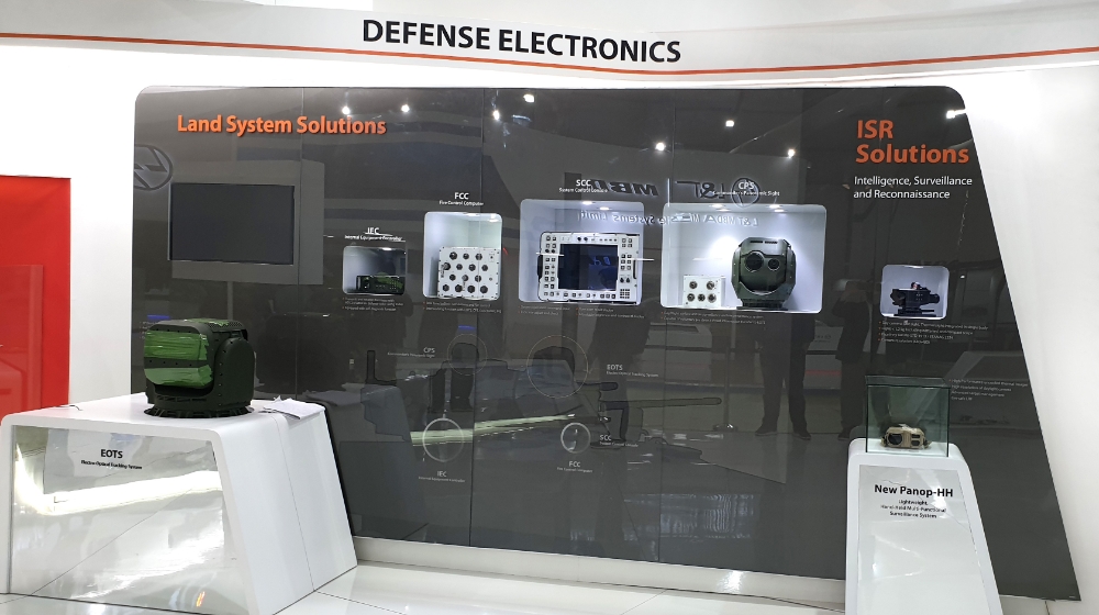 한화 방산 계열사가 인도 국제 방산 박람회에서 선보이는 방산전자분야 장비 모습/사진=한화