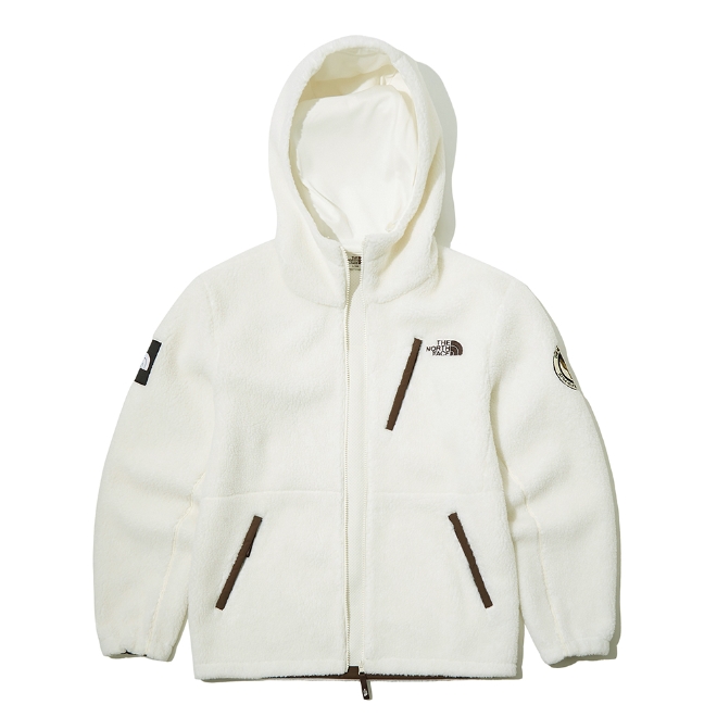 세계는 작년부터 메가 트렌드 아이템으로 급부상한 짧은 기장의 ‘플리스’를 노스페이스와 함께 기획해 7일부터 한정으로 선보인다. /사진=신세계그룹.