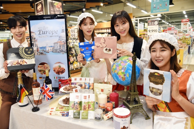 홈플러스는 6일 차별화된 국외 생산 역량을 바탕으로 국내 고객들이 쉽게 만나볼 수 없었던 해외 상품을 모아 모바일 애플리케이션 내에 ‘유럽 전문관’을 만들었다. /사진=홈플러스.