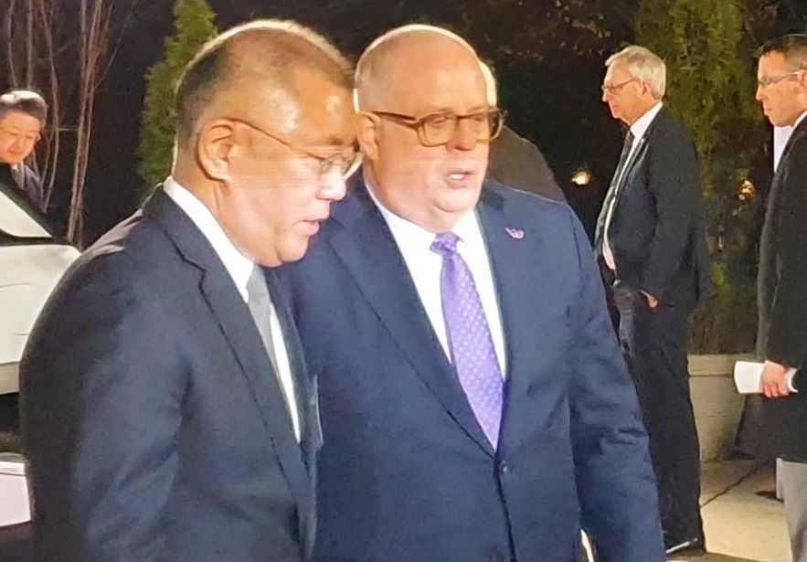 정의선 수석부회장(왼쪽)과 래리 호건 전미주지사협회 의장 겸 메릴랜드 주지사.