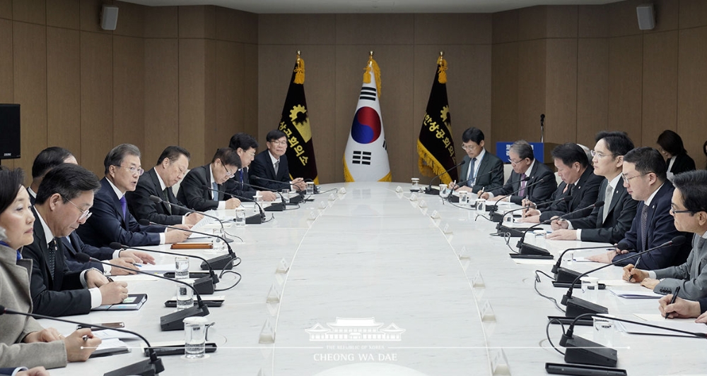 사진: 2월 13일 열렸던 코로나19 대응 관련 정부-경제계 간담회 장면, 출처: 청와대