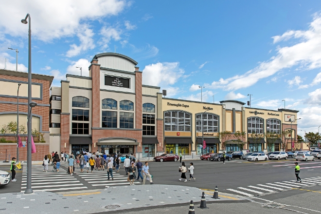 신세계사이먼 프리미엄 아울렛이 다음 달 1일까지 ‘얼리 스프링 수퍼 찬스(EARLY SPRING SUPER CHANCE)’를 개최한다. /사진=신세계그룹.