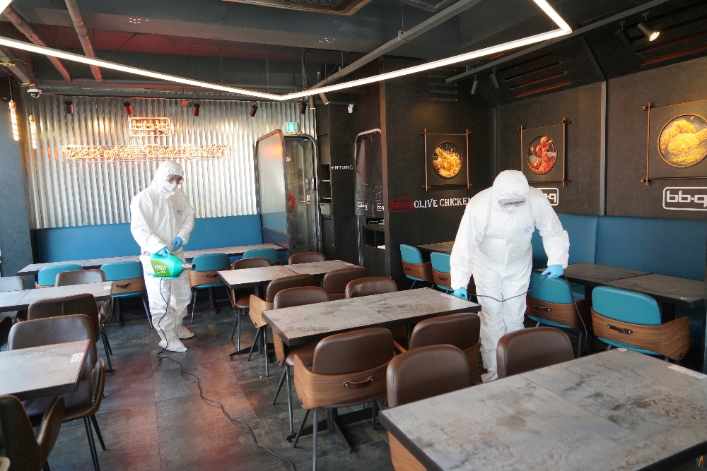 BBQ는 지난 25일부터 전국 가맹점을 대상으로 방역에 돌입했다. /사진제공=제너시스BBQ