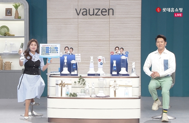 롯데홈쇼핑은 신종 코로나바이러스 감염증(코로나 19) 확산으로 ‘집콕족’이 늘어나며 식품 및 위생용품 수요가 급증하자 관련 상품 편성을 확대했다. /사진=롯데그룹.