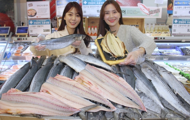 롯데마트는 오는 7일 ‘삼치데이’를 맞아 오늘(5일)부터 11일까지 전점에서 삼치 할인 행사를 진행한다. /사진=롯데그룹.