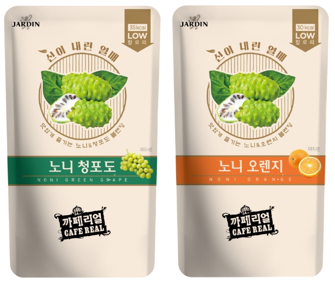이마트24는 6일 항염, 항산화, 항암, 면역 증진 등에 효능이 있는 것으로 알려진 ‘노니’가 함유된 파우치 음료 2종(노니청포도, 노니오렌지)을 선보인다. /사진=신세계그룹.