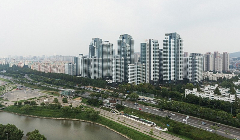 ▲ 대림산업이 시공한 ‘아크로 리버파크’ 전경. 사진 = 대림산업